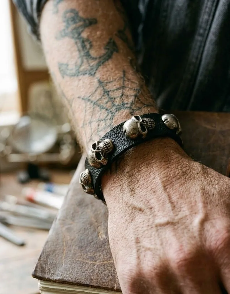 [BR2913] Skull & Crossbones Bracelet
